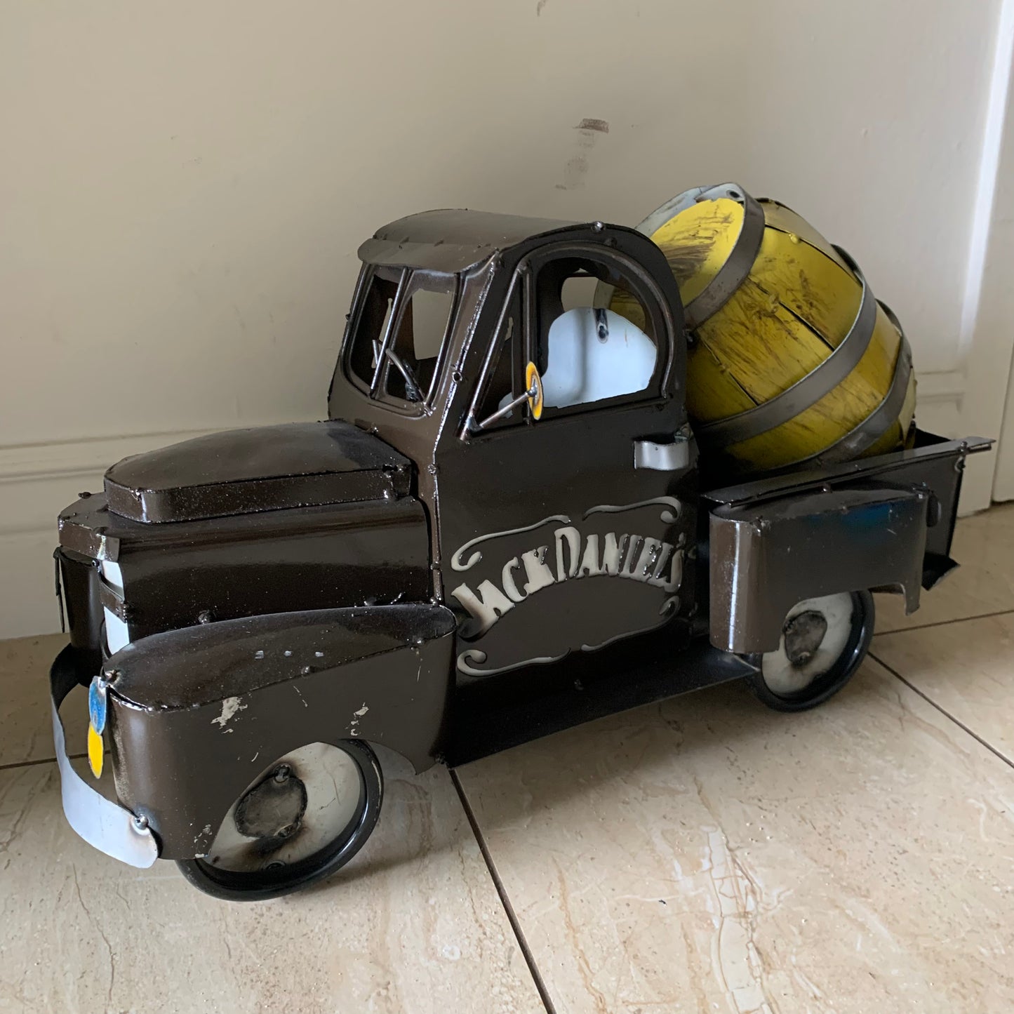 JACK DANIELS 20" PICKUP TRUCK METAL ART FIGURINE OUTDOOR & INDOOR GARDEN WESTERN HOME DECOR HANDMADE NEW 20"L x 10"W x 12" H #EH12536
