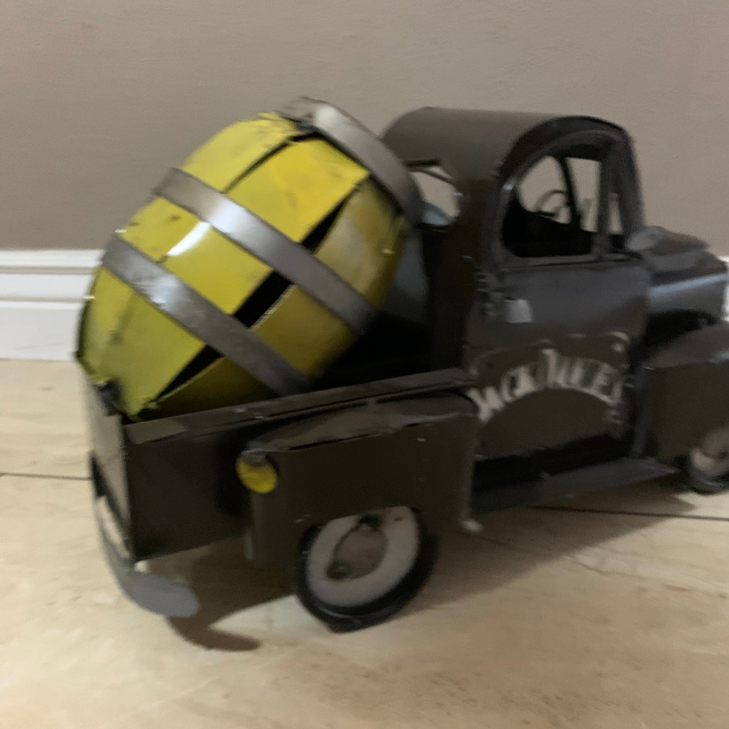 JACK DANIELS 20" PICKUP TRUCK METAL ART FIGURINE OUTDOOR & INDOOR GARDEN WESTERN HOME DECOR HANDMADE NEW 20"L x 10"W x 12" H #EH12536
