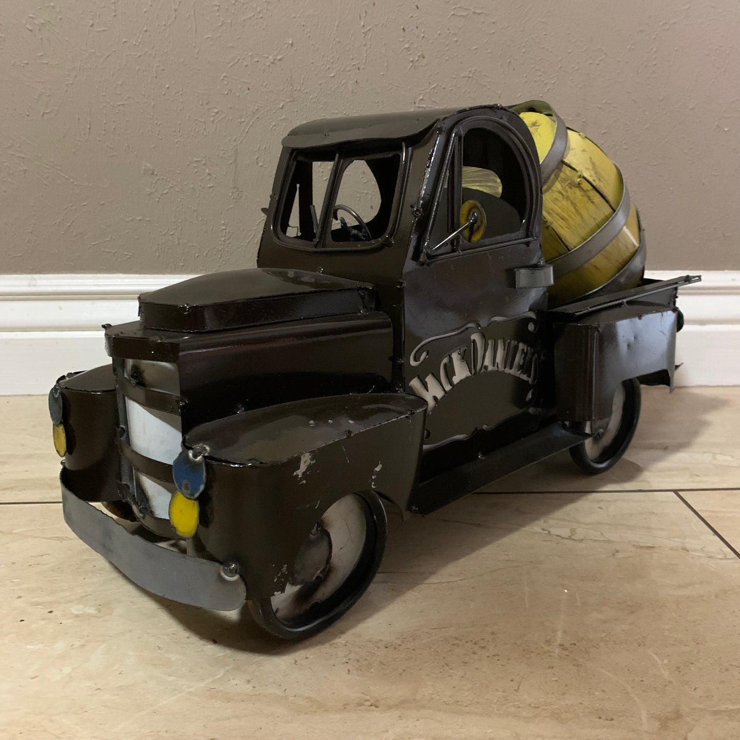 JACK DANIELS 20" PICKUP TRUCK METAL ART FIGURINE OUTDOOR & INDOOR GARDEN WESTERN HOME DECOR HANDMADE NEW 20"L x 10"W x 12" H #EH12536