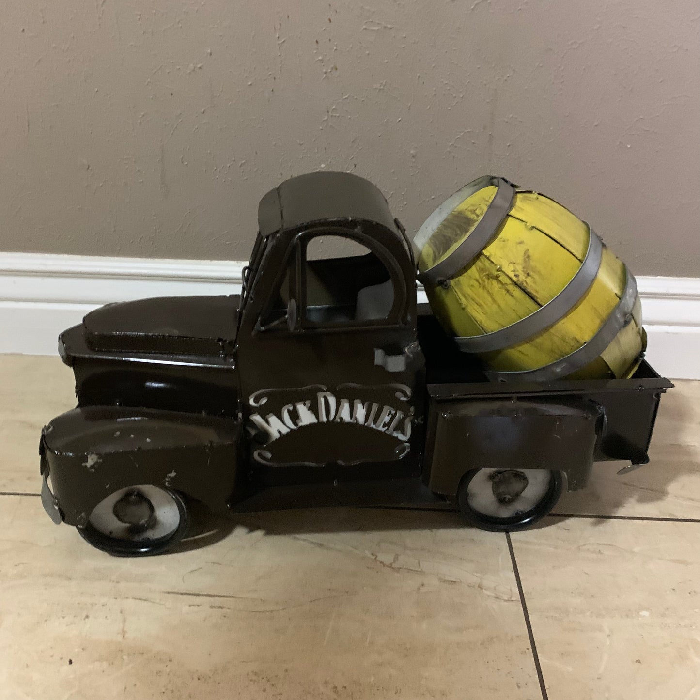 JACK DANIELS 20" PICKUP TRUCK METAL ART FIGURINE OUTDOOR & INDOOR GARDEN WESTERN HOME DECOR HANDMADE NEW 20"L x 10"W x 12" H #EH12536