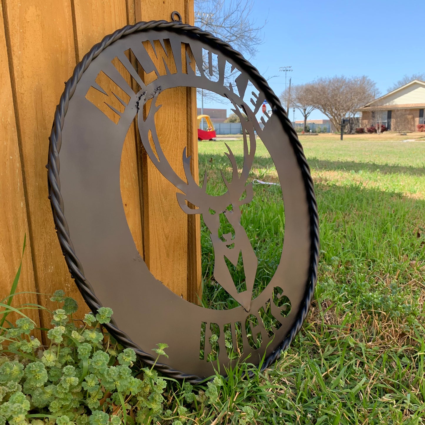 24" MILWAUKEE BUCKS BLACK METAL WIDE BAND DISC STYLE METAL CUSTOM VINTAGE CRAFT TEAM SPORTS SIGN HANDMADE