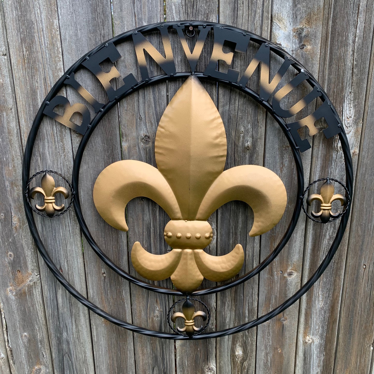 BIENVENUE FLEUR DE LIS METAL WALL ART WESTERN HOME DECOR RUSTIC GOLD & BLACK NEW #EH10258