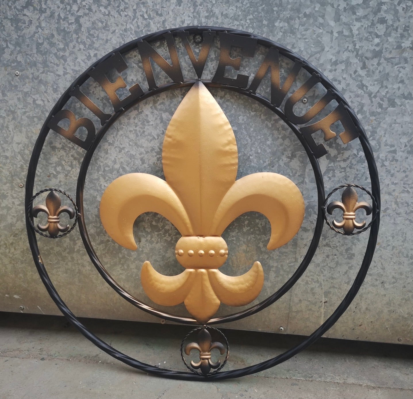 BIENVENUE FLEUR DE LIS METAL WALL ART WESTERN HOME DECOR RUSTIC GOLD & BLACK NEW #EH10258
